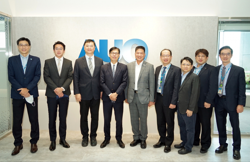ibet光電前進亞灣成立「AUO解決方案研發中心」，作為多元場域解決方案研發及試驗場域（圖中左為高雄市長陳其邁、圖中右為ibet光電董事長彭双浪）